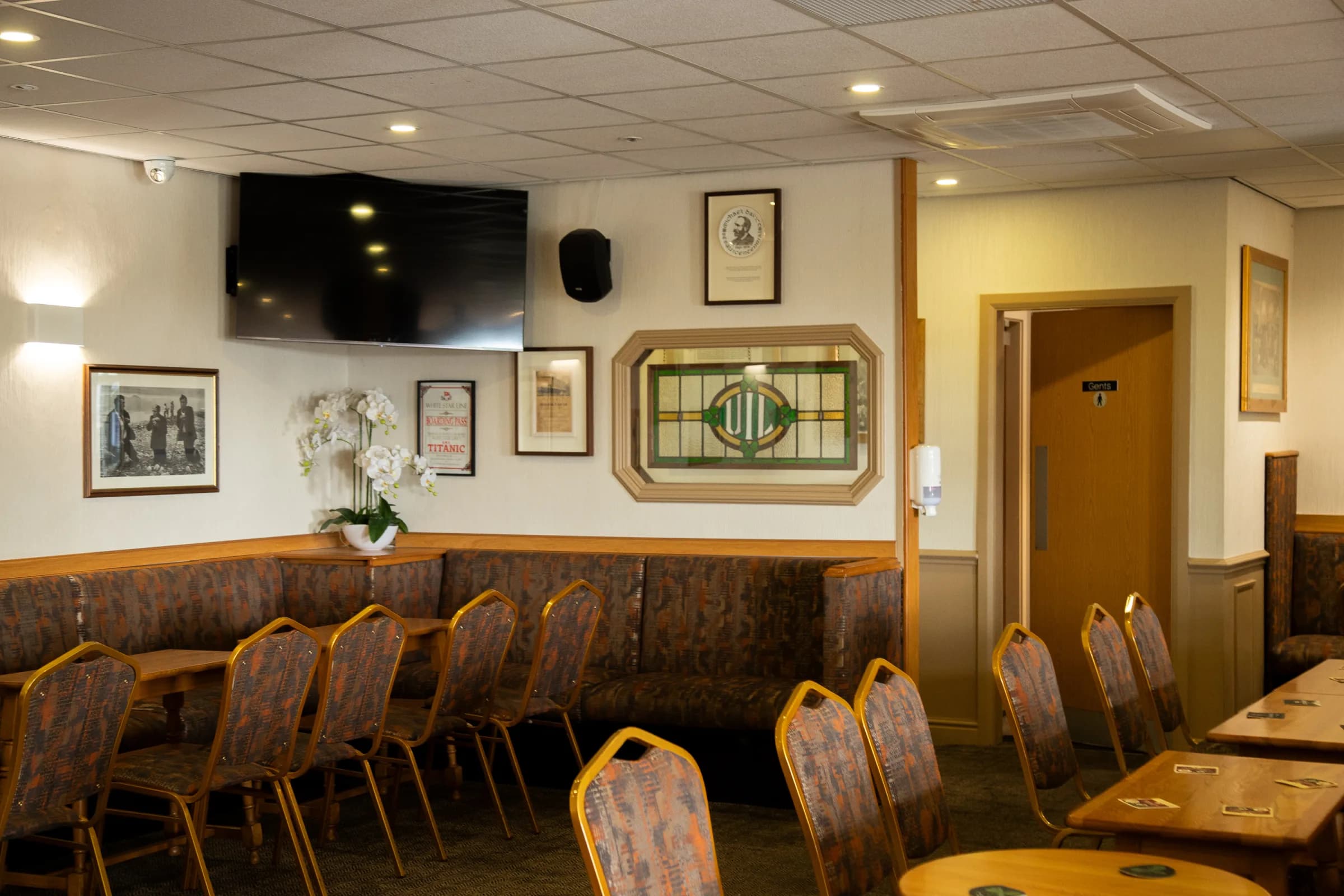 Davitt Bar interior
